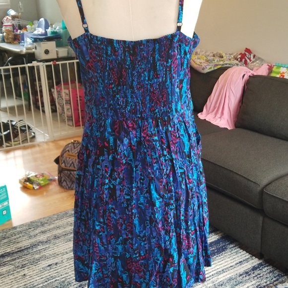 Dress - Picture 6 of 8